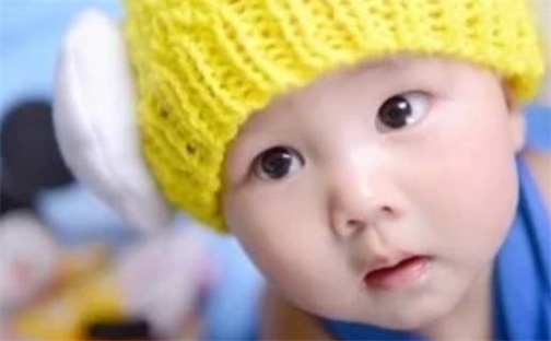 梁姓阳光活泼的女生名字